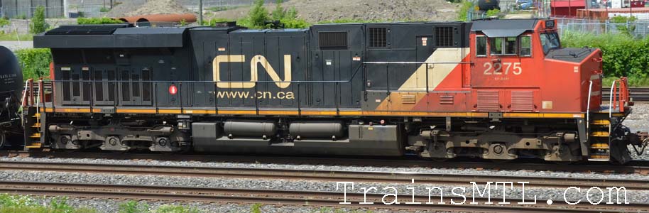 Locomotive CN2275 right side / coté droit